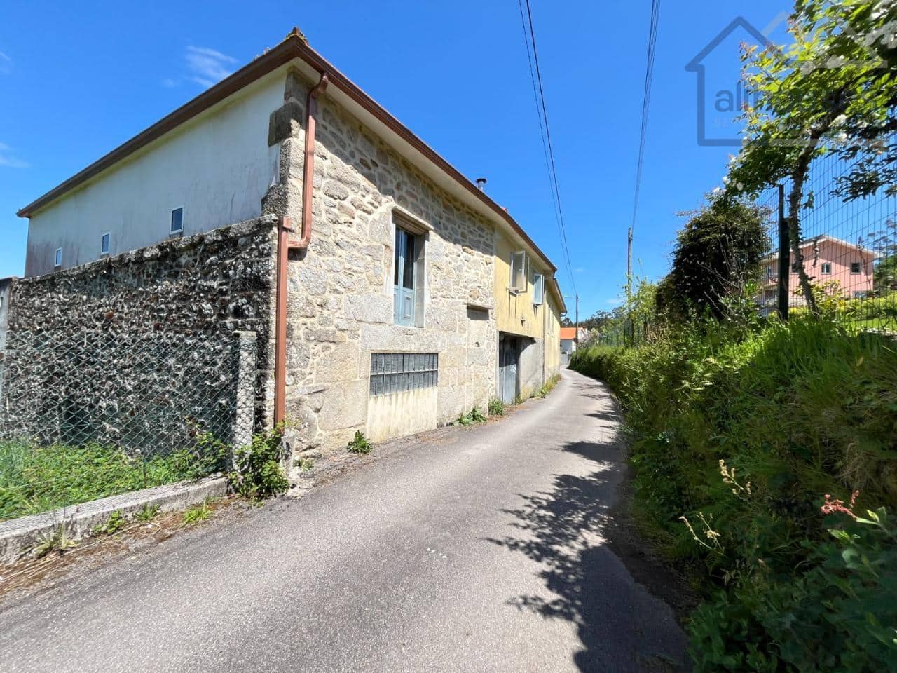 5 bedroom Townhouse for sale in A Estrada with garage - € 149,000 (Ref: 9417258)