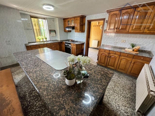 Casa de 5 habitaciones en A Estrada en venta con garaje - 149.000 € (Ref: 9417258)