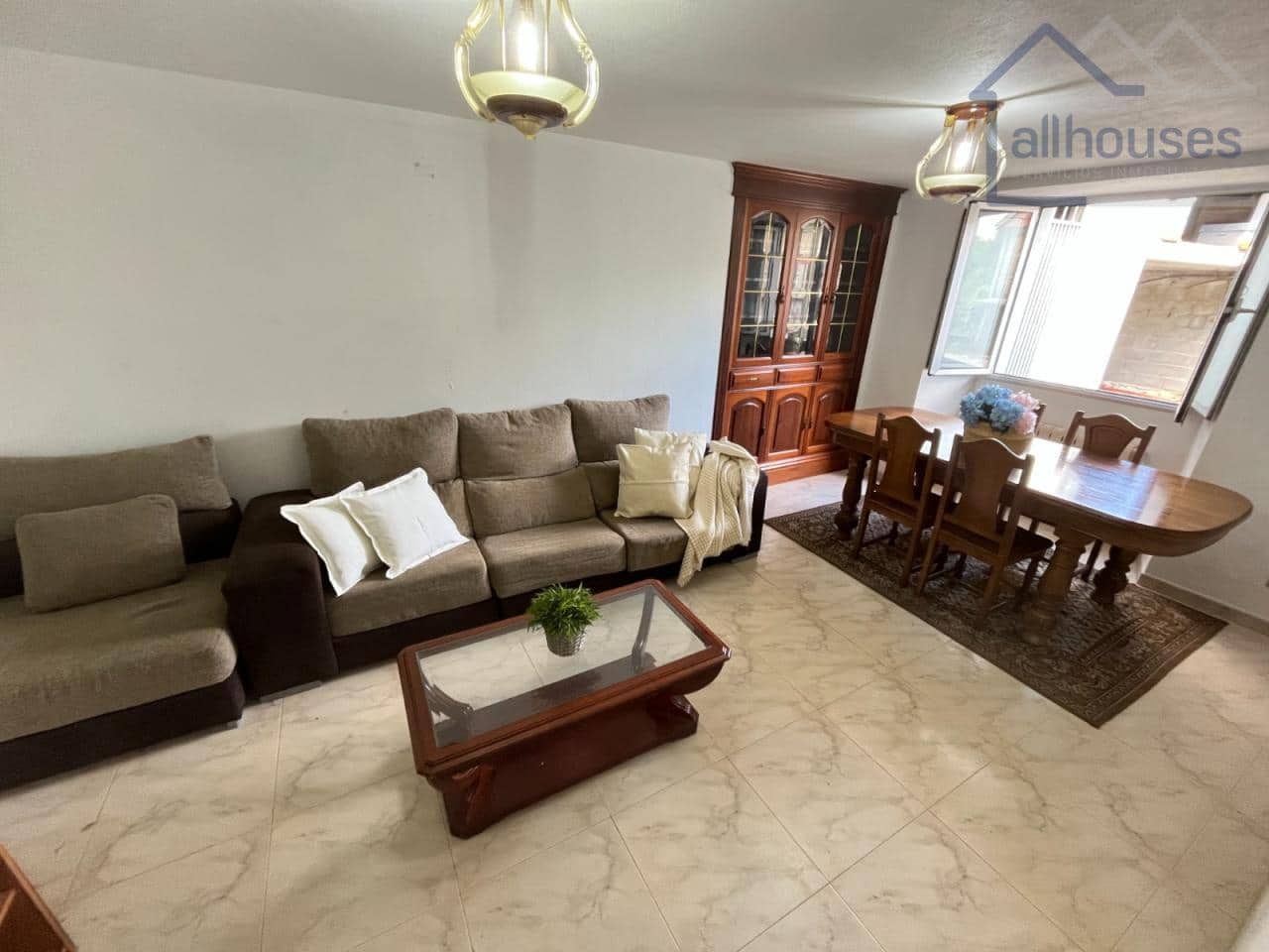 5 bedroom Townhouse for sale in A Estrada with garage - € 149,000 (Ref: 9417258)