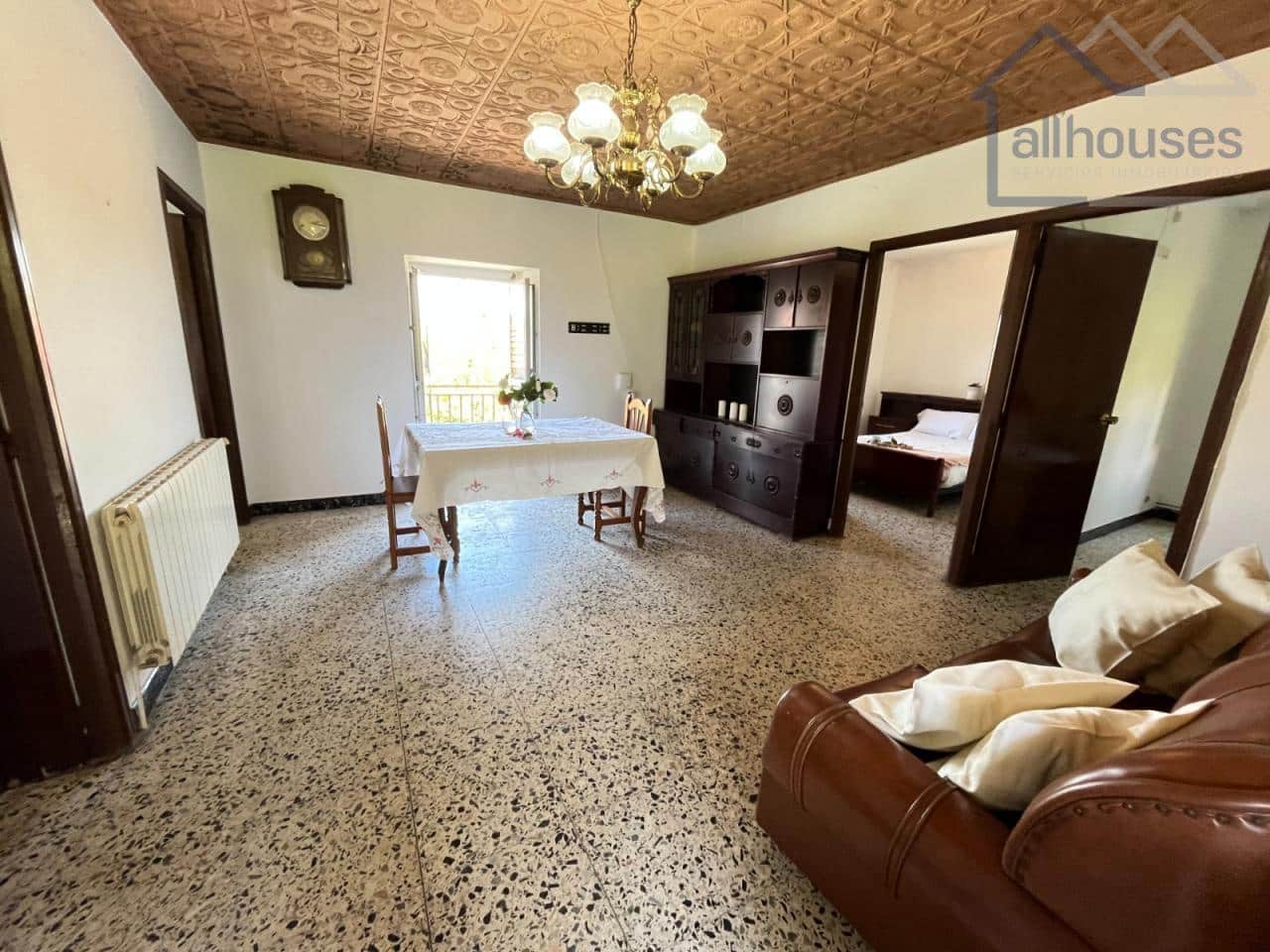 5 bedroom Townhouse for sale in A Estrada with garage - € 149,000 (Ref: 9417258)