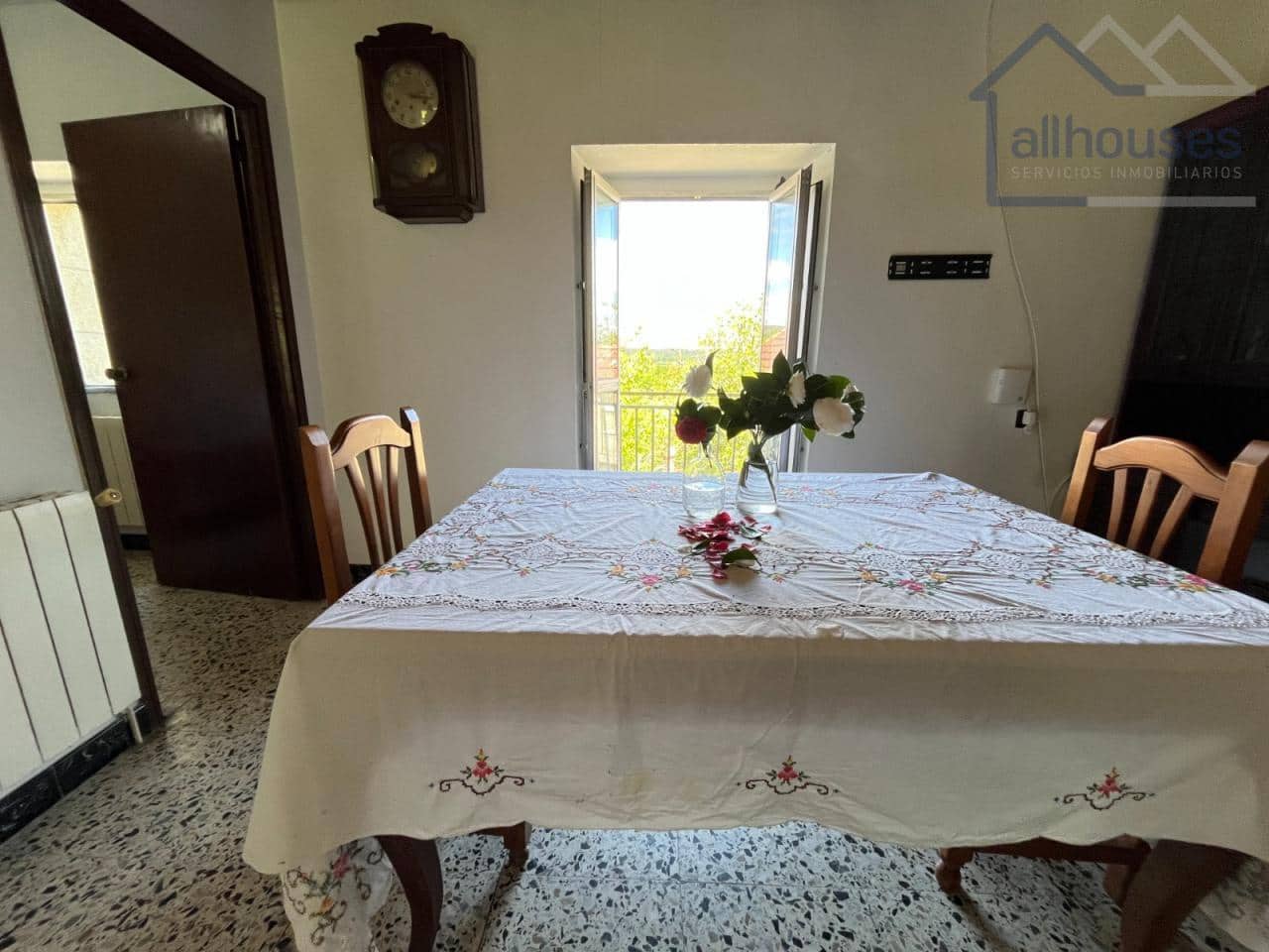 5 bedroom Townhouse for sale in A Estrada with garage - € 149,000 (Ref: 9417258)