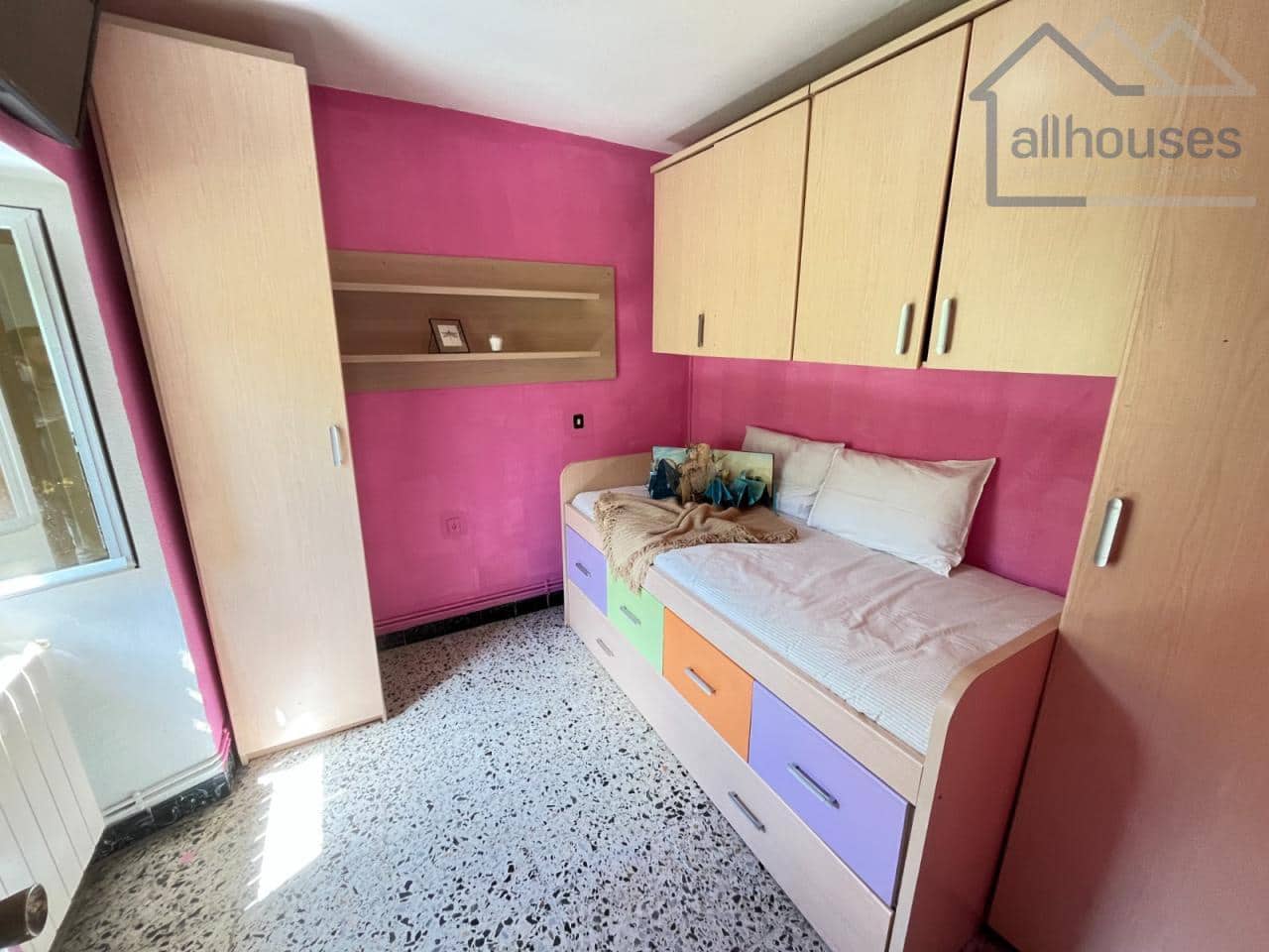 5 bedroom Townhouse for sale in A Estrada with garage - € 149,000 (Ref: 9417258)