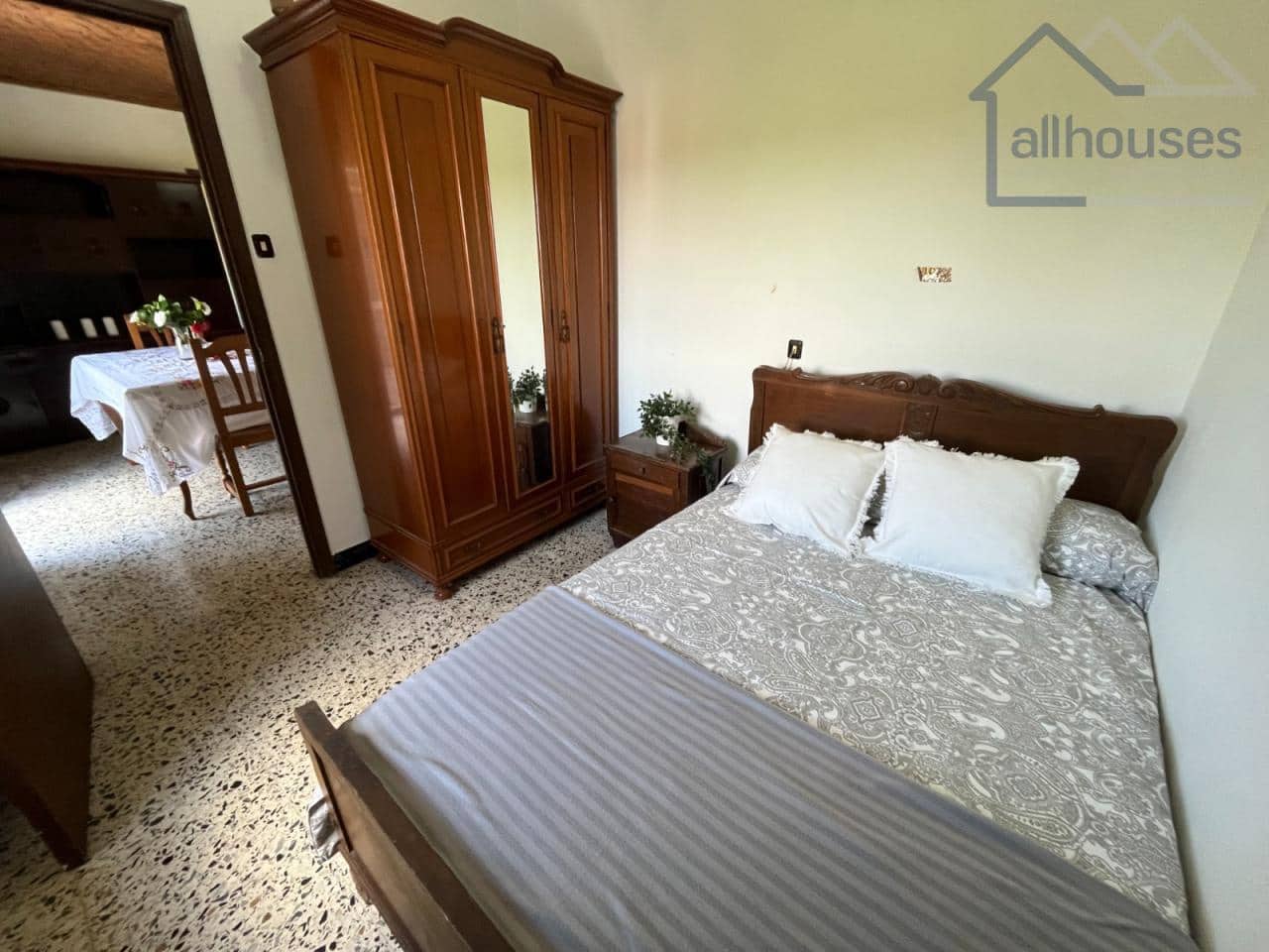 5 bedroom Townhouse for sale in A Estrada with garage - € 149,000 (Ref: 9417258)