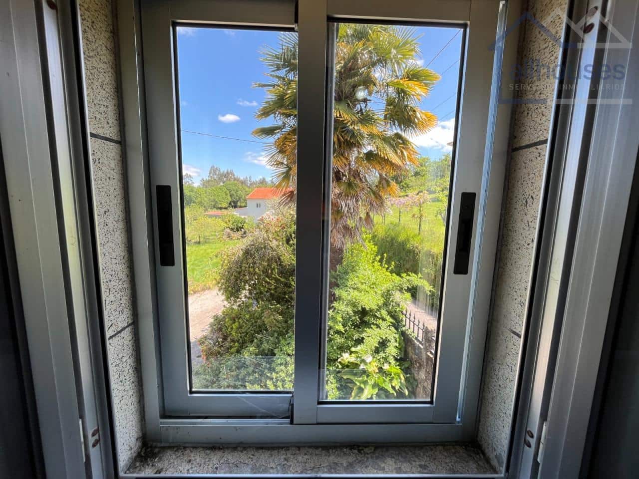 5 bedroom Townhouse for sale in A Estrada with garage - € 149,000 (Ref: 9417258)