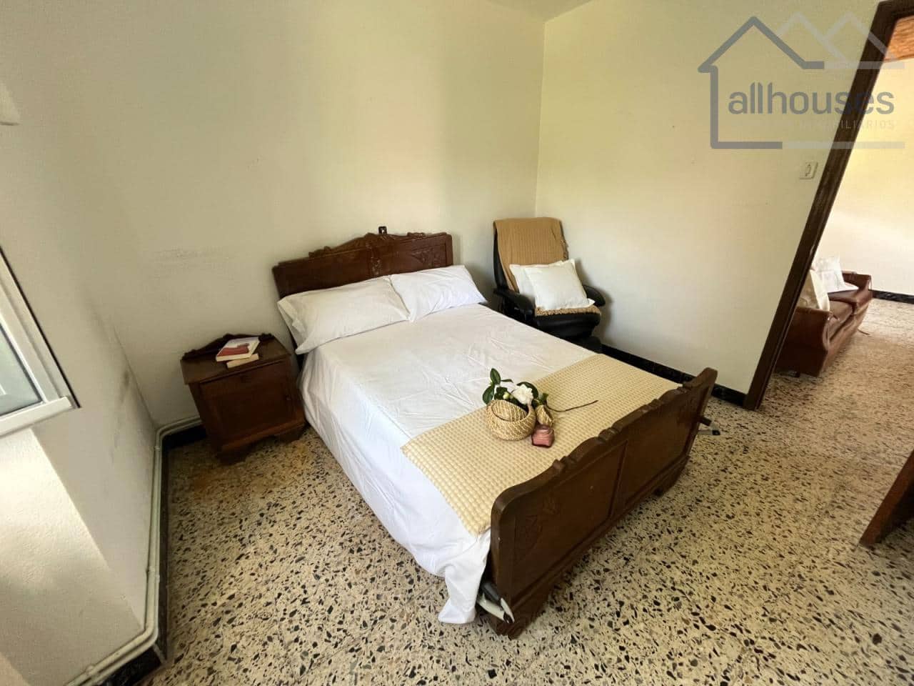 5 bedroom Townhouse for sale in A Estrada with garage - € 149,000 (Ref: 9417258)