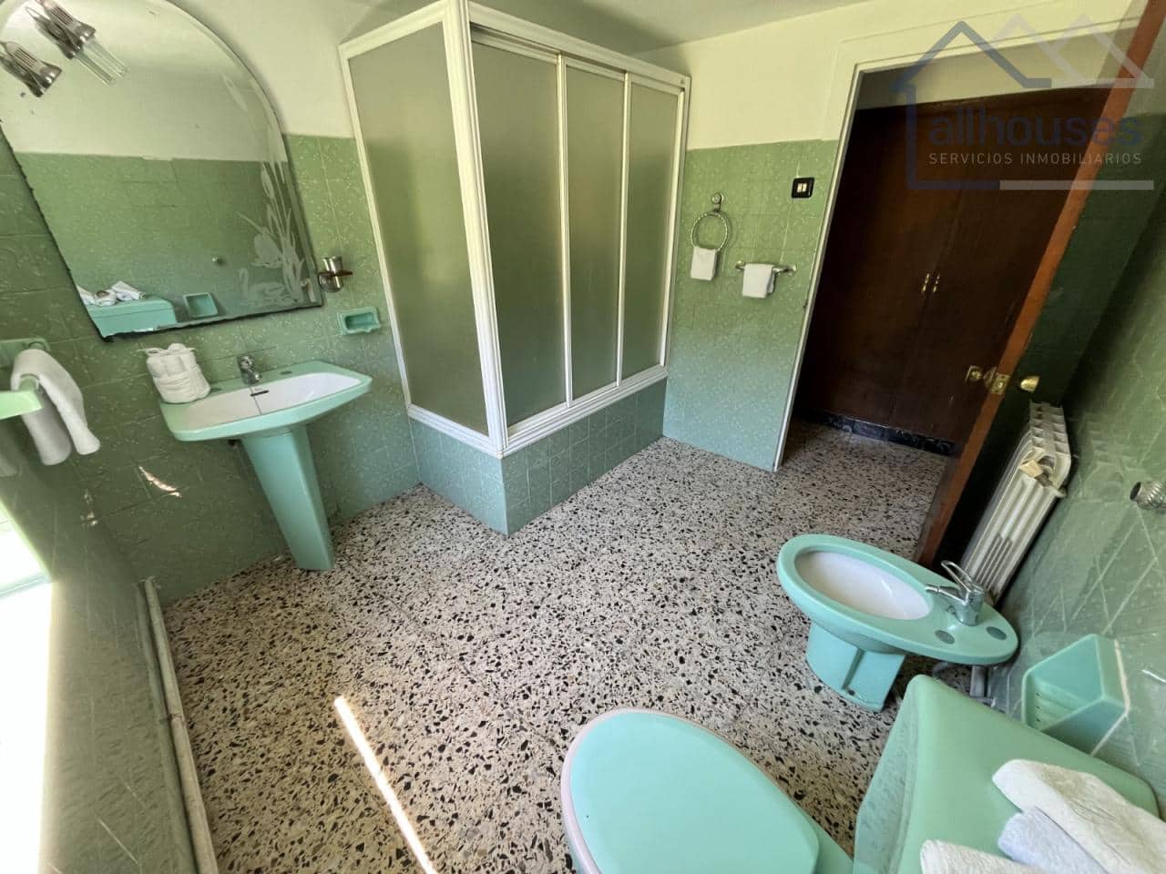 5 bedroom Townhouse for sale in A Estrada with garage - € 149,000 (Ref: 9417258)