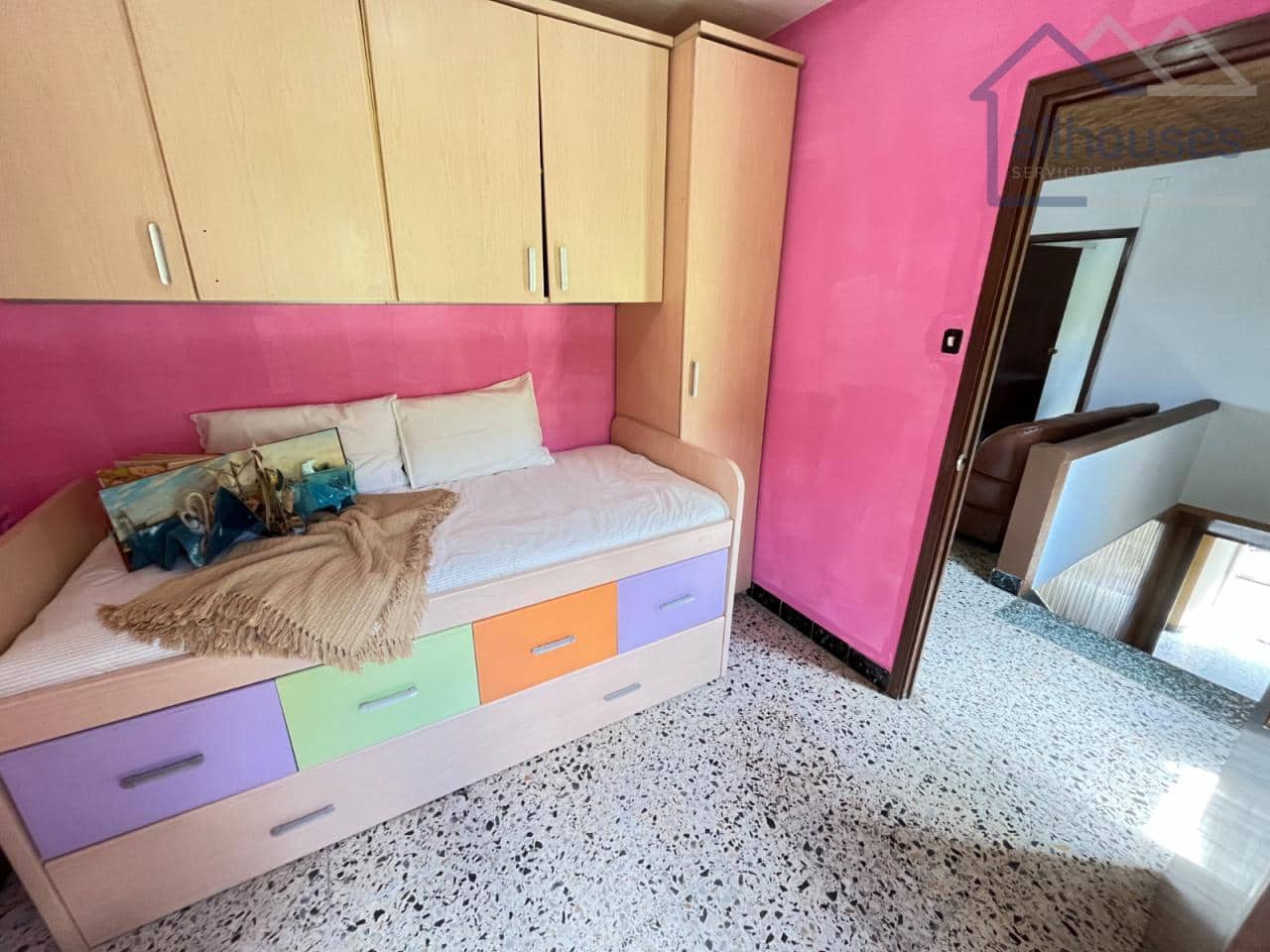 5 bedroom Townhouse for sale in A Estrada with garage - € 149,000 (Ref: 9417258)