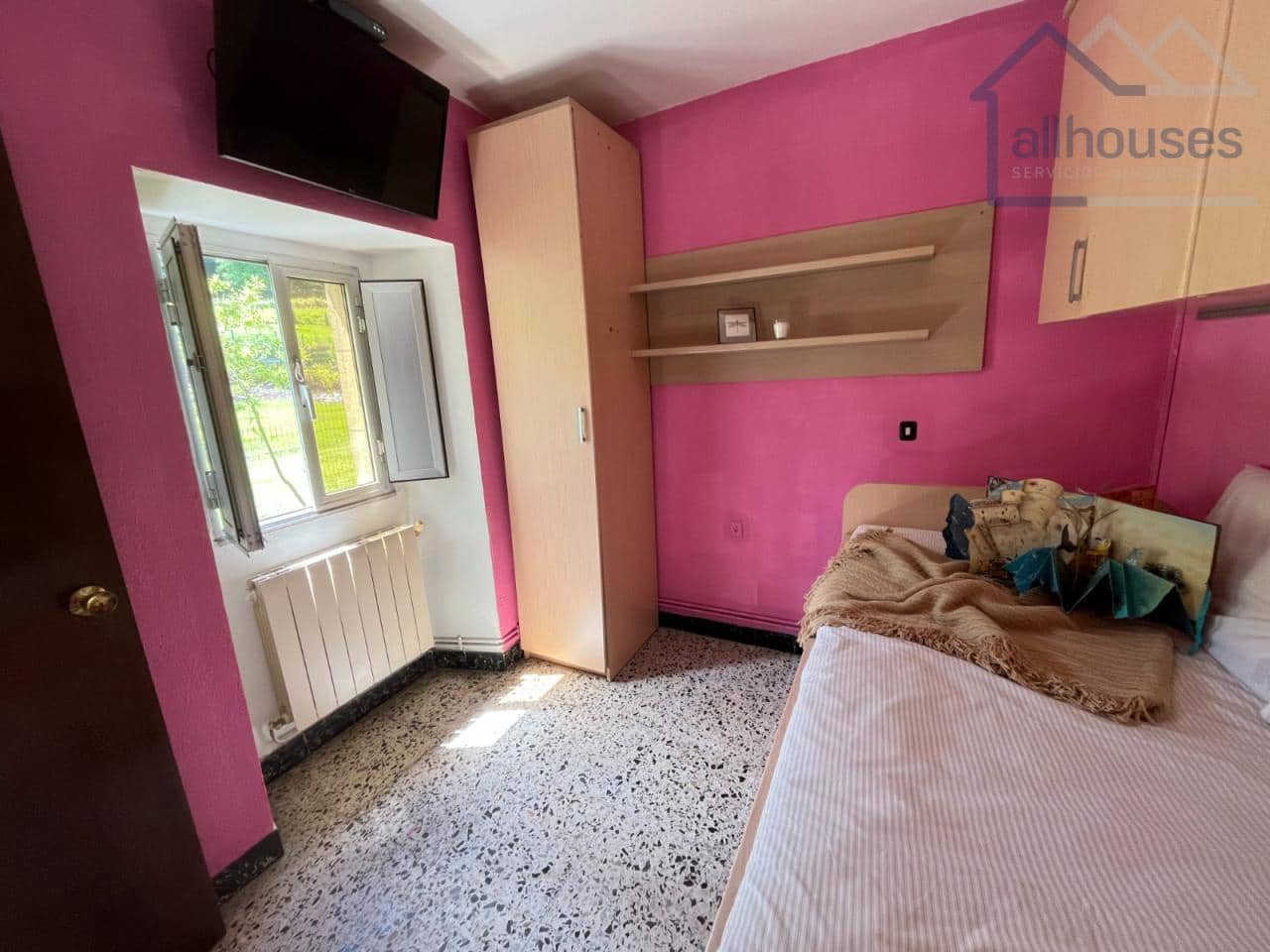 5 bedroom Townhouse for sale in A Estrada with garage - € 149,000 (Ref: 9417258)