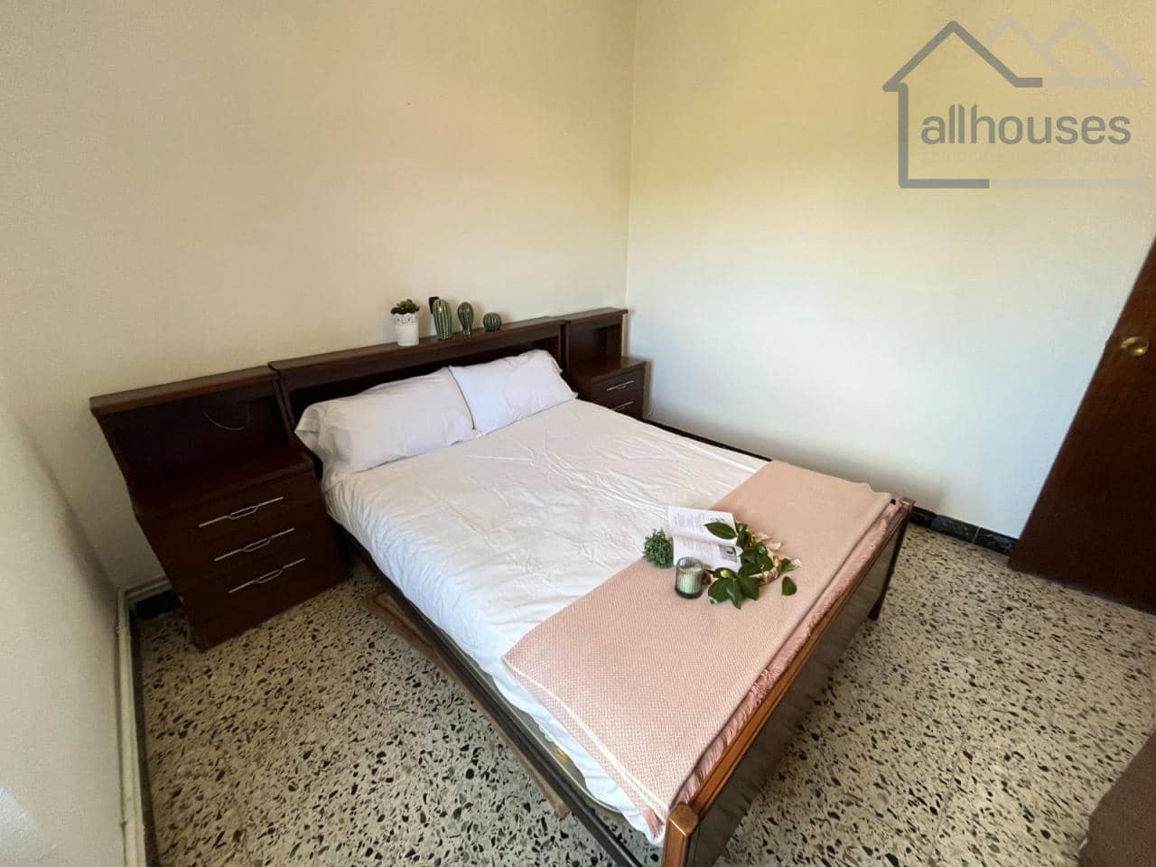 5 bedroom Townhouse for sale in A Estrada with garage - € 149,000 (Ref: 9417258)