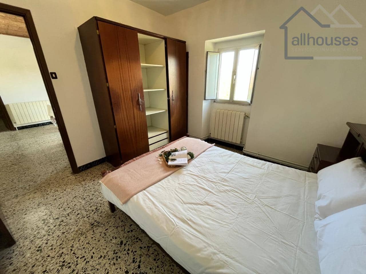 5 bedroom Townhouse for sale in A Estrada with garage - € 149,000 (Ref: 9417258)