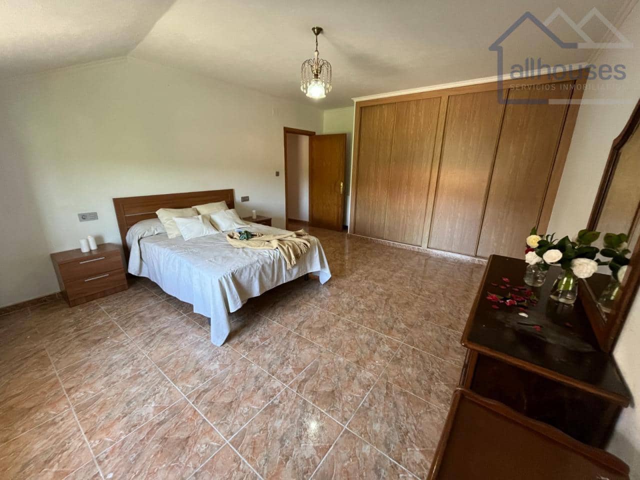 5 bedroom Townhouse for sale in A Estrada with garage - € 149,000 (Ref: 9417258)