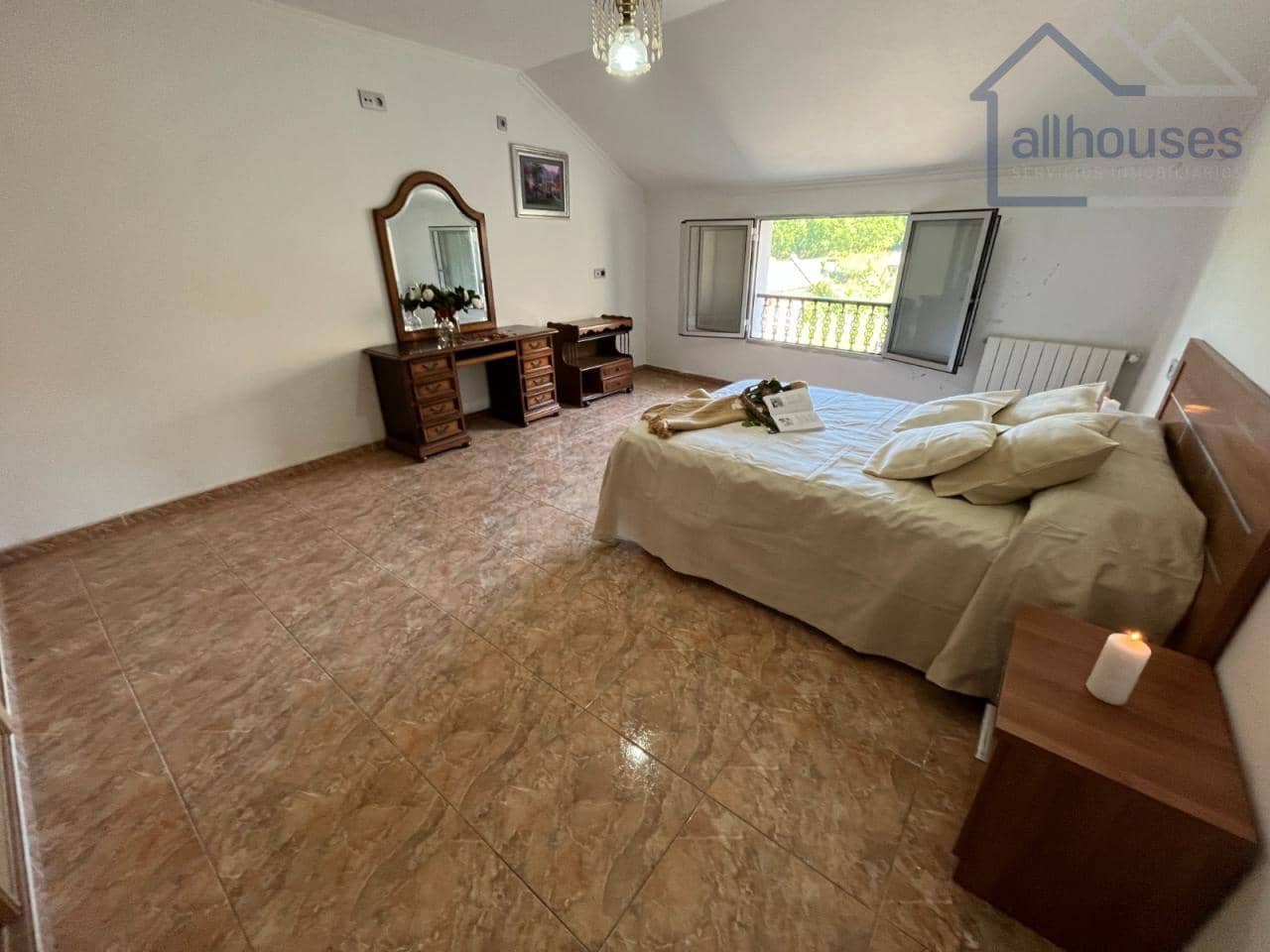 5 bedroom Townhouse for sale in A Estrada with garage - € 149,000 (Ref: 9417258)