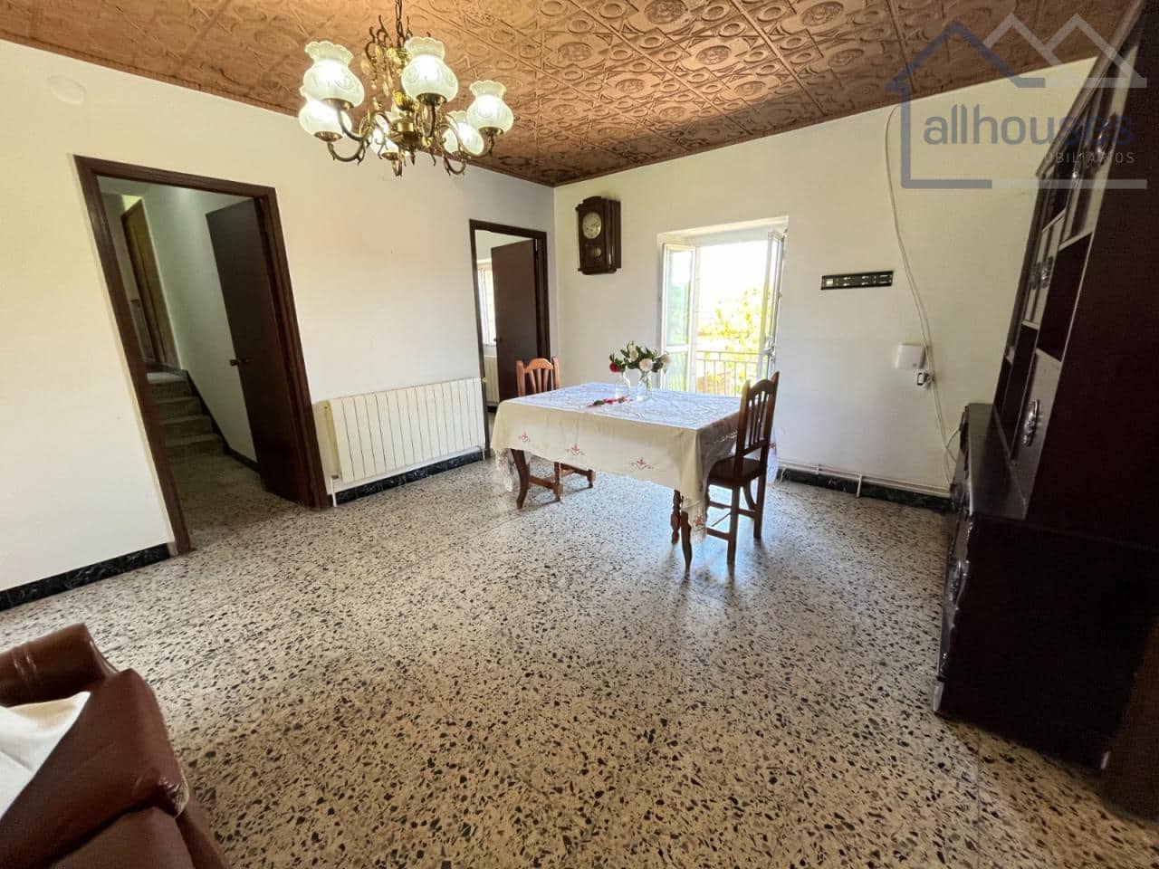 5 bedroom Townhouse for sale in A Estrada with garage - € 149,000 (Ref: 9417258)
