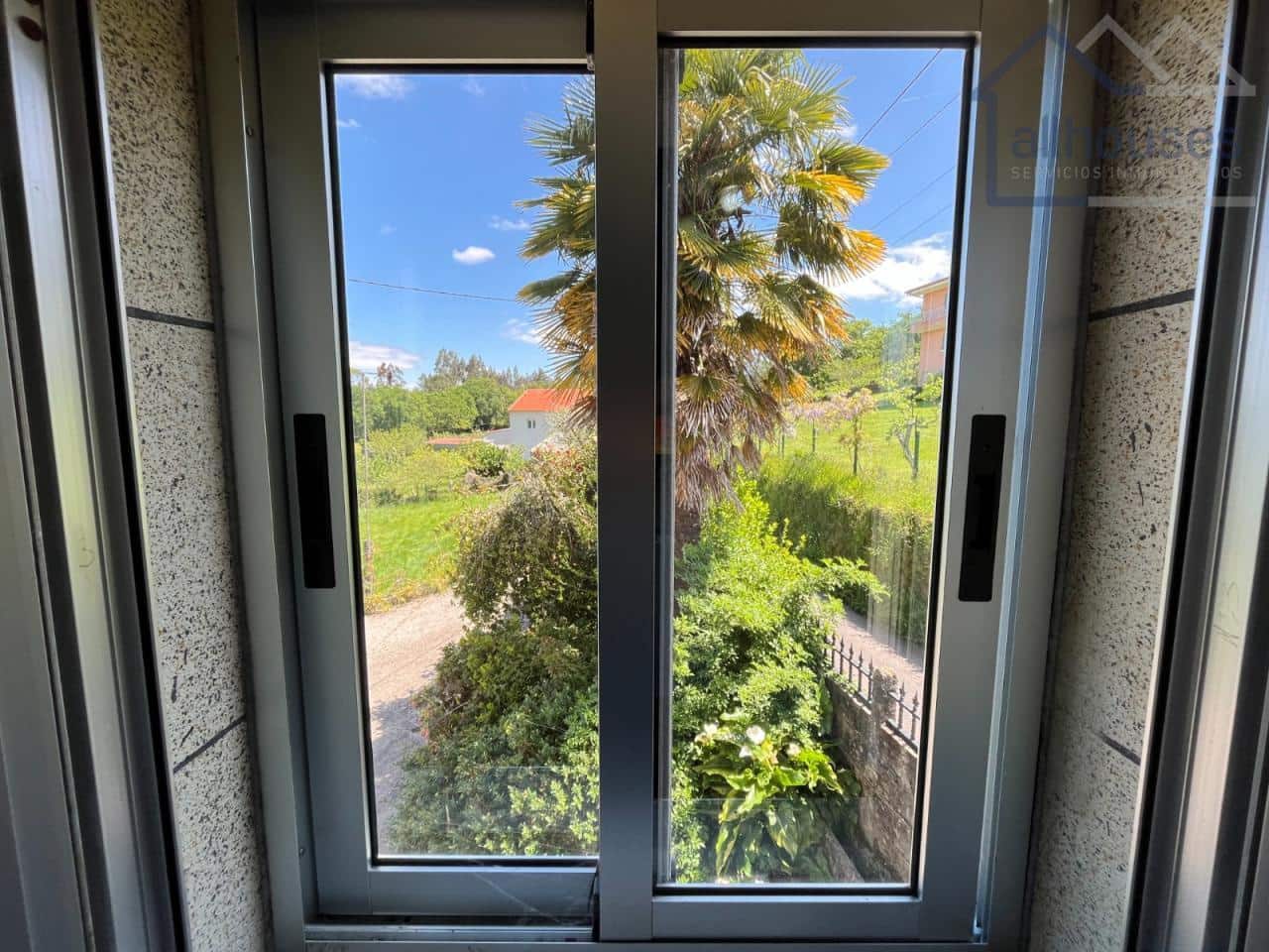 5 bedroom Townhouse for sale in A Estrada with garage - € 149,000 (Ref: 9417258)