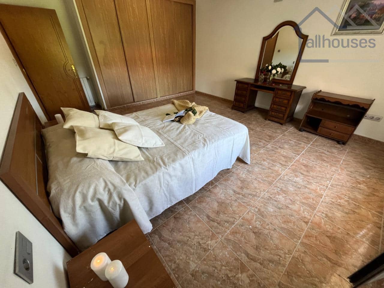 5 bedroom Townhouse for sale in A Estrada with garage - € 149,000 (Ref: 9417258)