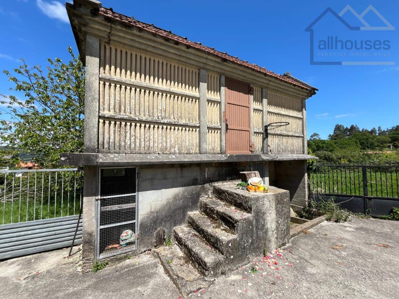 5 bedroom Townhouse for sale in A Estrada with garage - € 149,000 (Ref: 9417258)