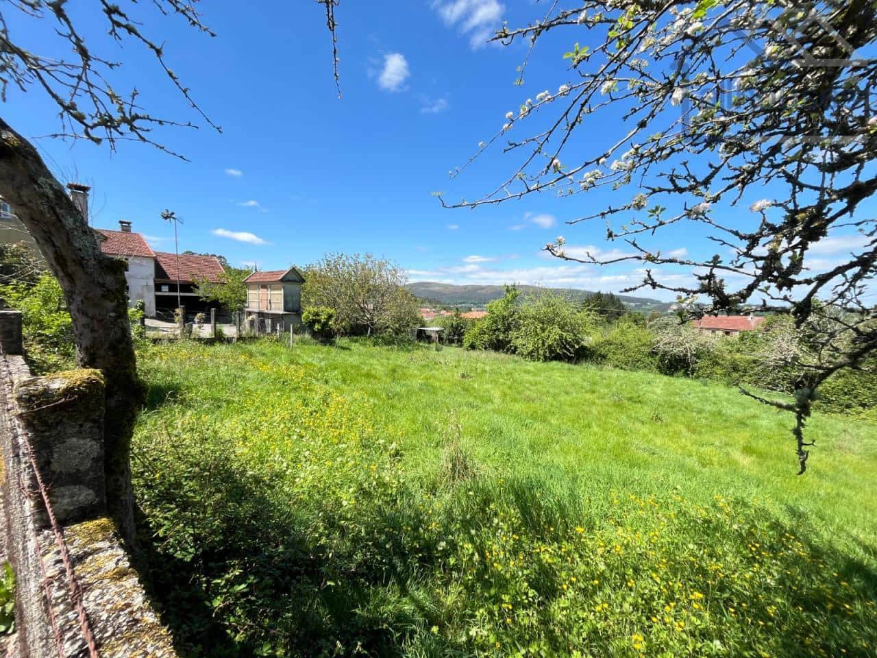 5 bedroom Townhouse for sale in A Estrada with garage - € 149,000 (Ref: 9417258)