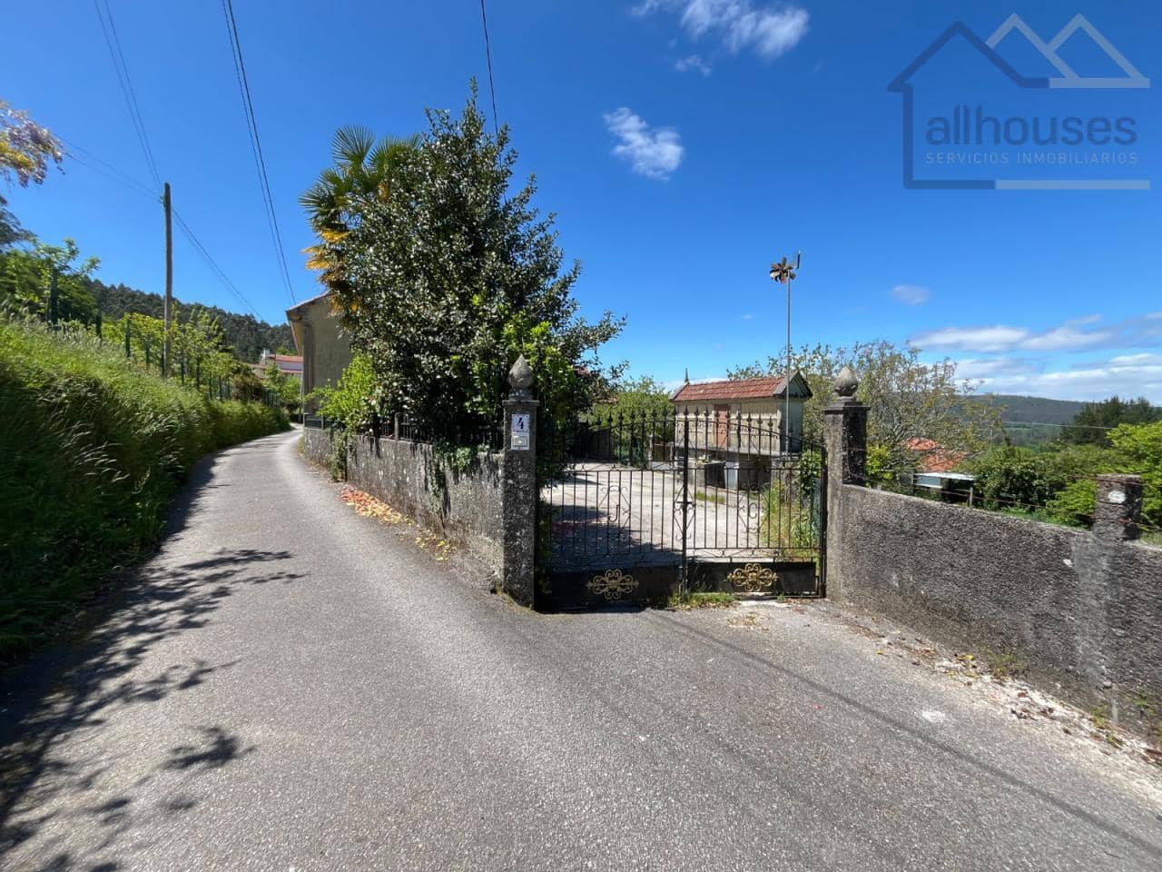 5 bedroom Townhouse for sale in A Estrada with garage - € 149,000 (Ref: 9417258)