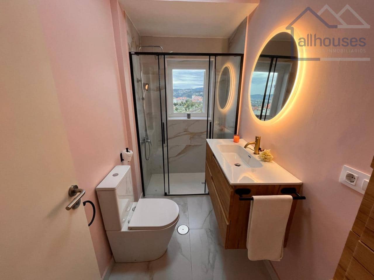 5 bedroom Flat for sale in Pontevedra city - € 300,000 (Ref: 9417265)