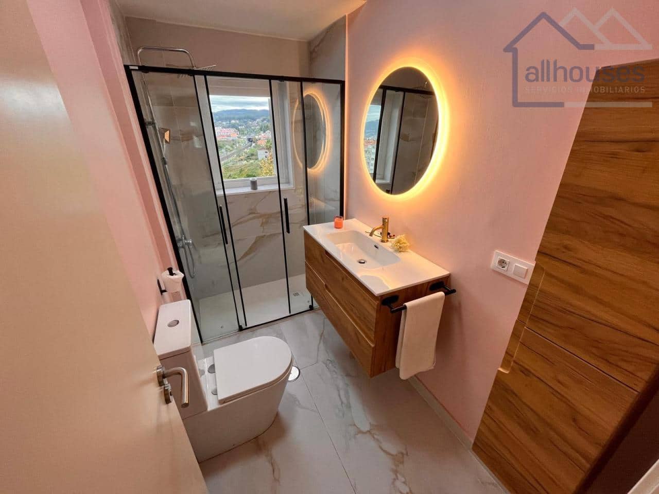 5 bedroom Flat for sale in Pontevedra city - € 300,000 (Ref: 9417265)