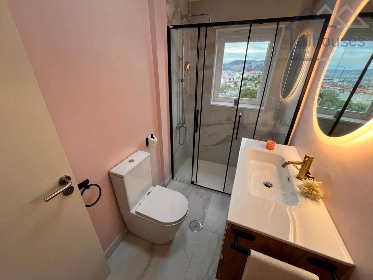 5 bedroom Flat for sale in Pontevedra city - € 300,000 (Ref: 9417265)