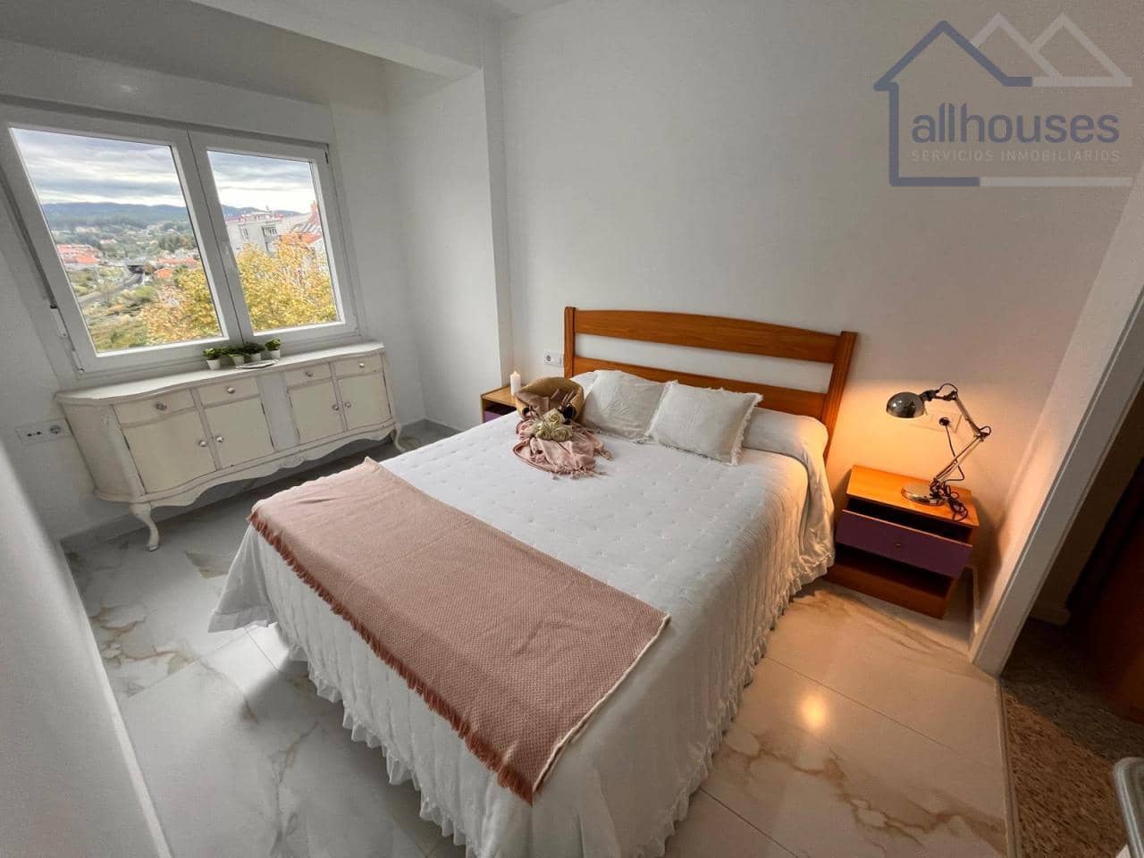 5 bedroom Flat for sale in Pontevedra city - € 300,000 (Ref: 9417265)