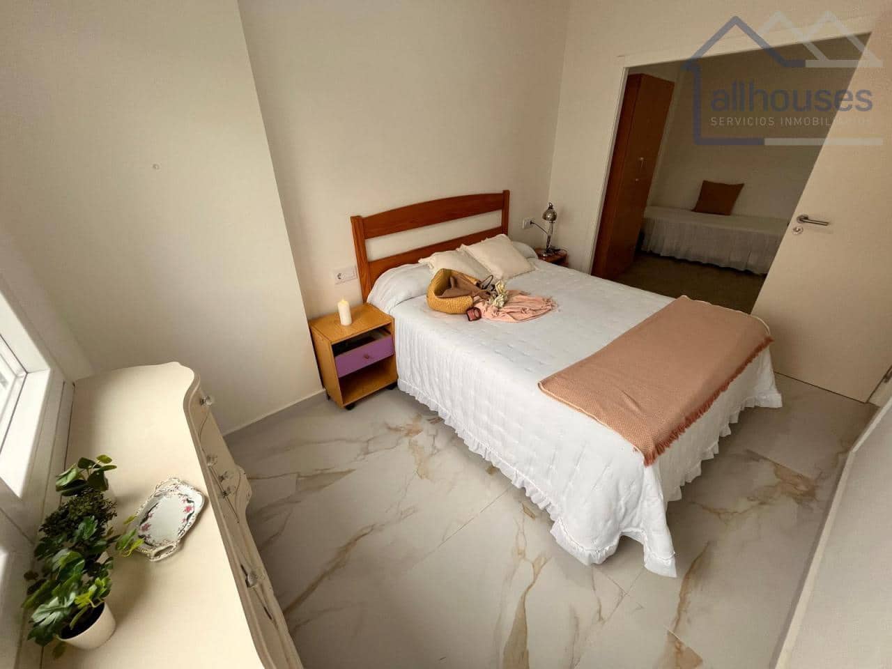 5 bedroom Flat for sale in Pontevedra city - € 300,000 (Ref: 9417265)