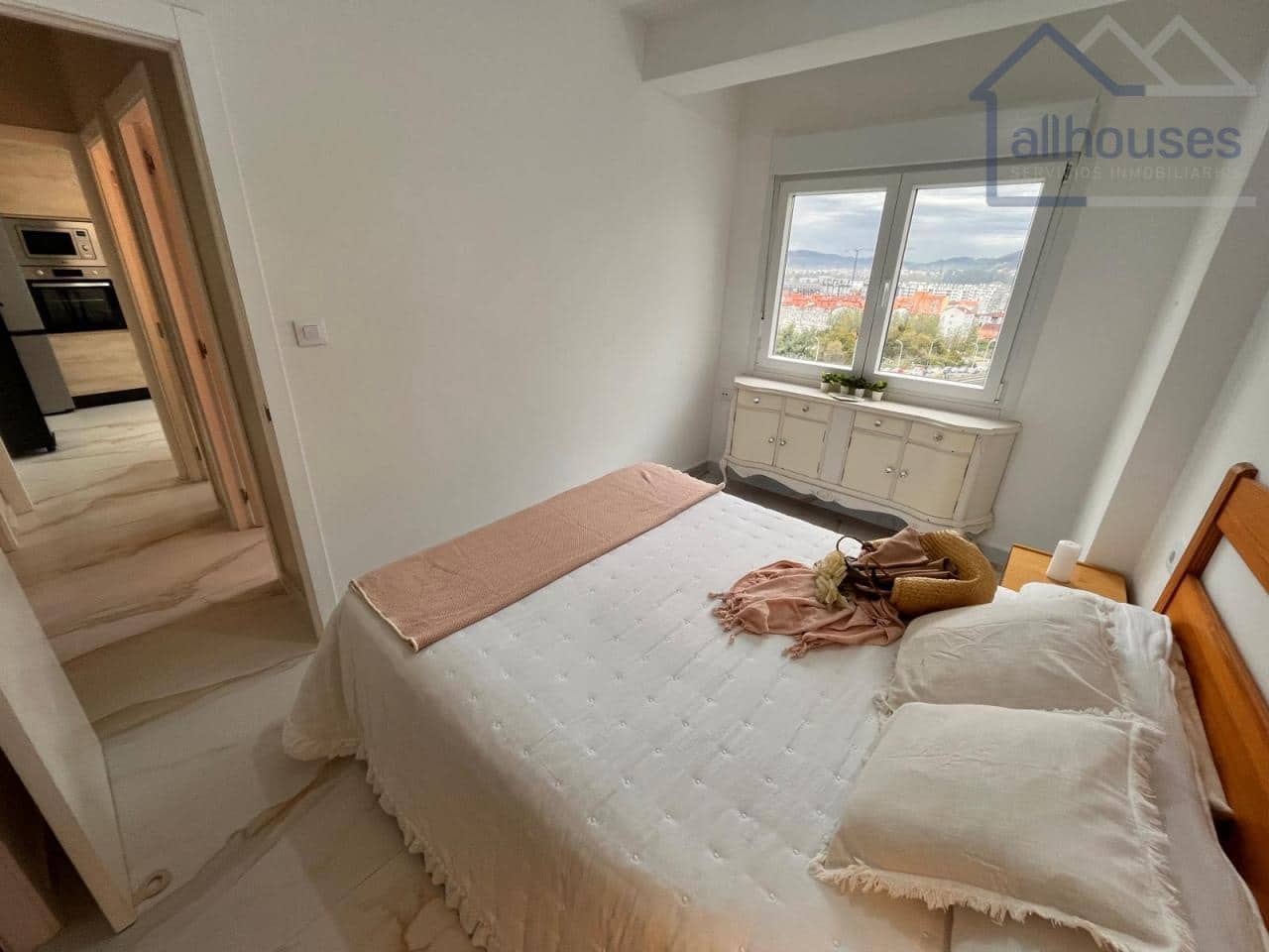 5 bedroom Flat for sale in Pontevedra city - € 300,000 (Ref: 9417265)