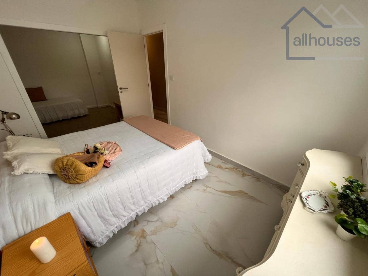 5 bedroom Flat for sale in Pontevedra city - € 300,000 (Ref: 9417265)