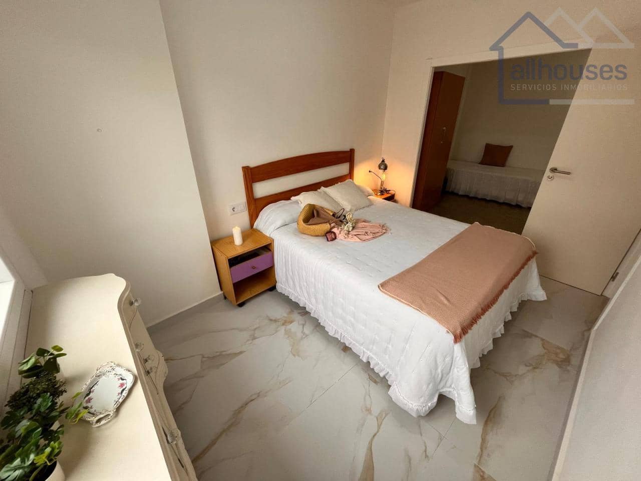 5 bedroom Flat for sale in Pontevedra city - € 300,000 (Ref: 9417265)