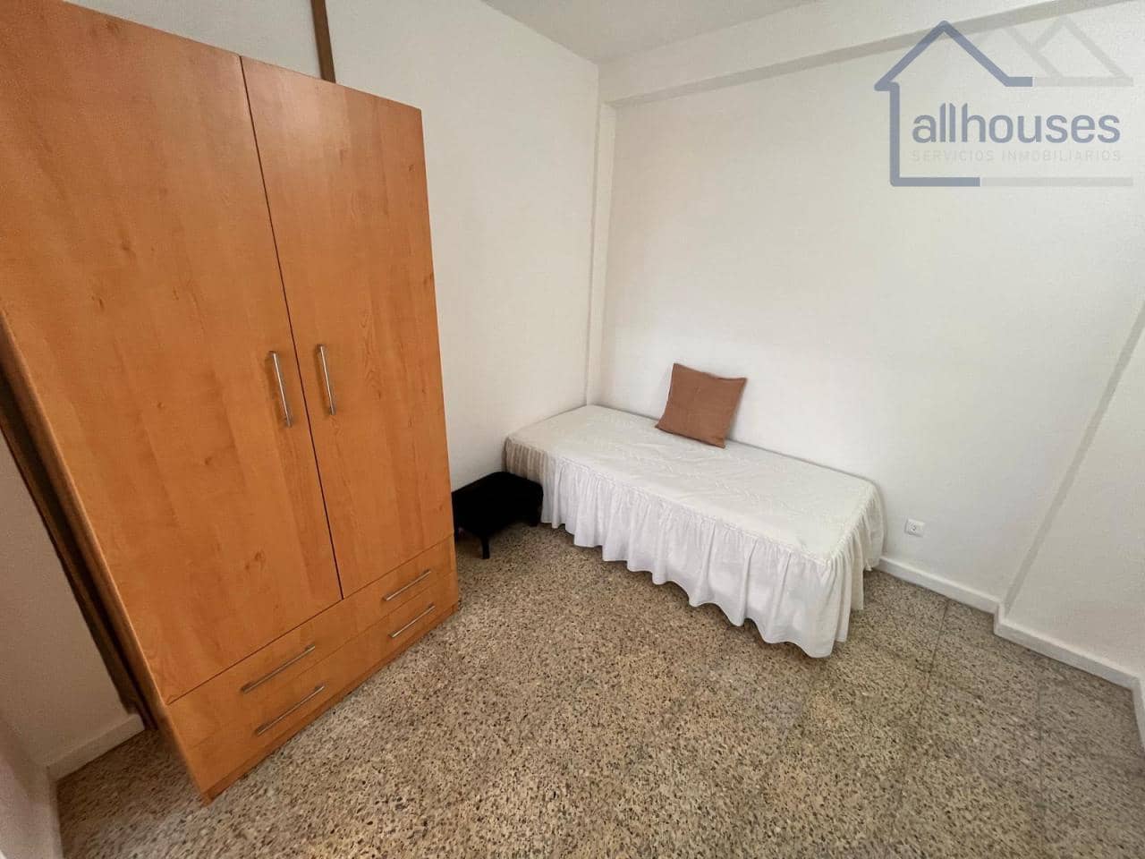 5 bedroom Flat for sale in Pontevedra city - € 300,000 (Ref: 9417265)