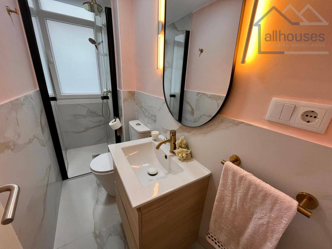 5 bedroom Flat for sale in Pontevedra city - € 300,000 (Ref: 9417265)