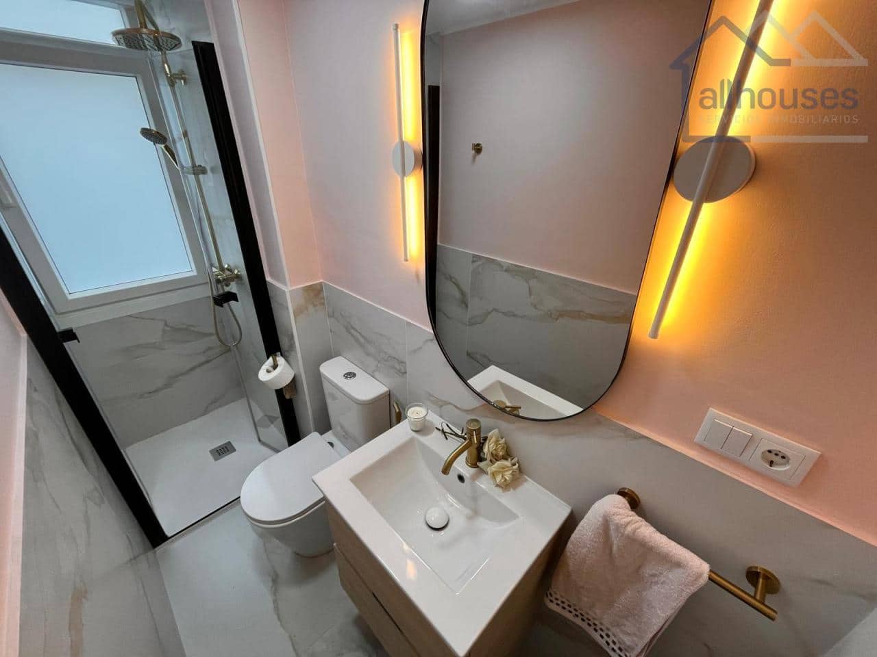 5 bedroom Flat for sale in Pontevedra city - € 300,000 (Ref: 9417265)