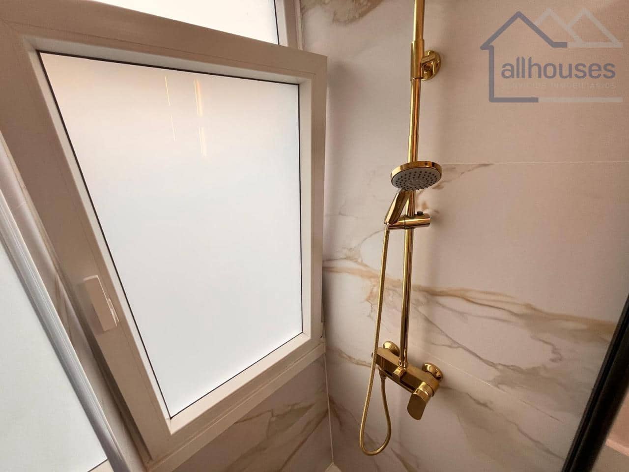 5 bedroom Flat for sale in Pontevedra city - € 300,000 (Ref: 9417265)