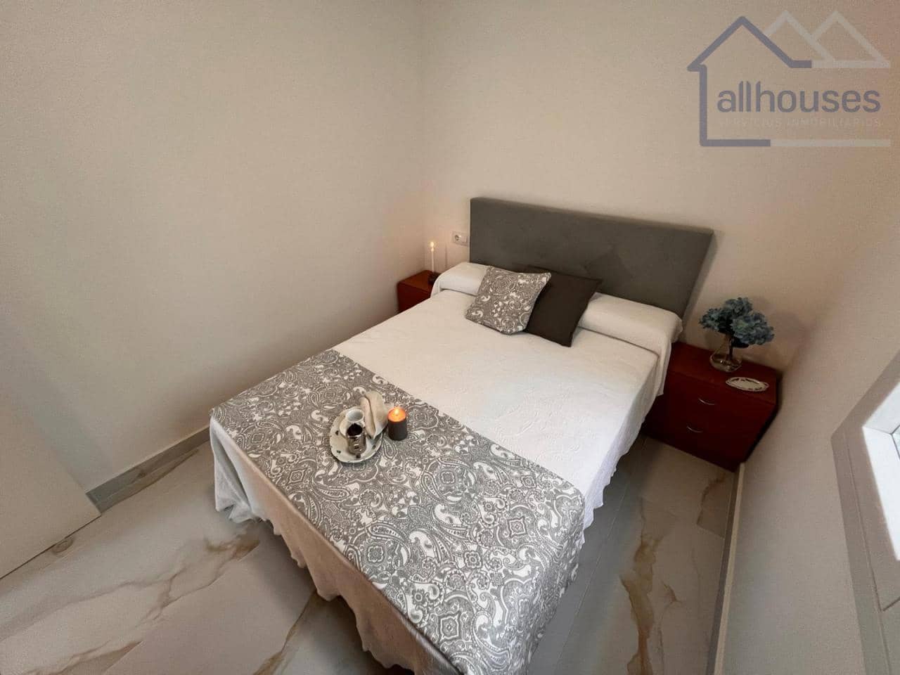 5 bedroom Flat for sale in Pontevedra city - € 300,000 (Ref: 9417265)