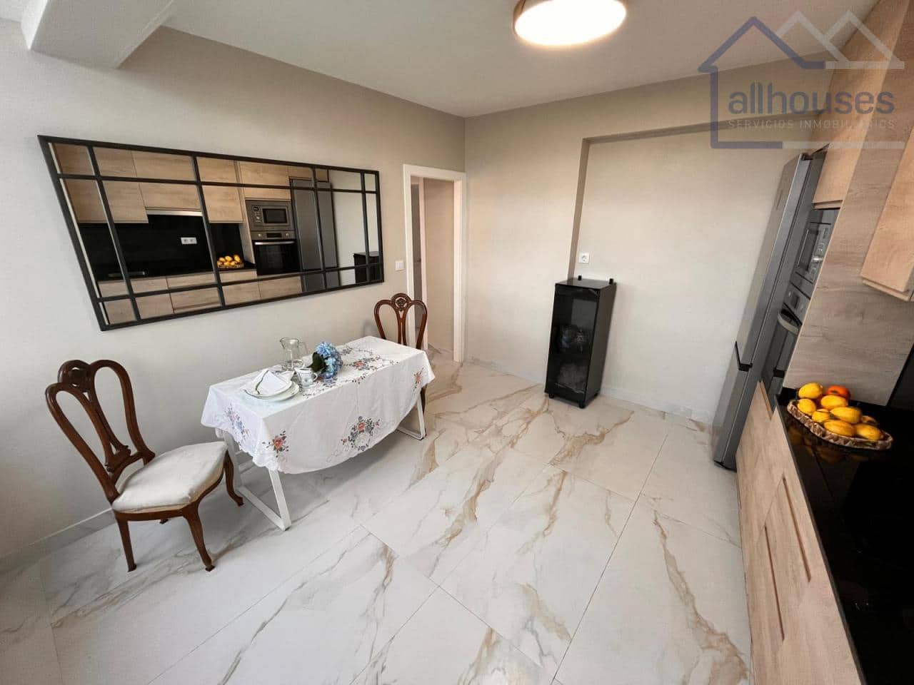 5 bedroom Flat for sale in Pontevedra city - € 300,000 (Ref: 9417265)