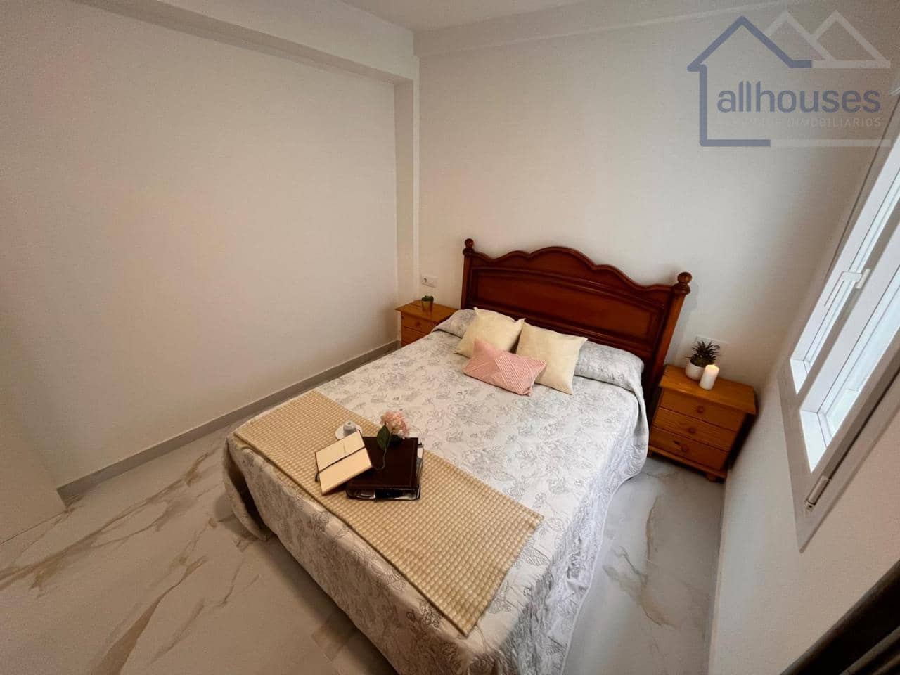 5 bedroom Flat for sale in Pontevedra city - € 300,000 (Ref: 9417265)