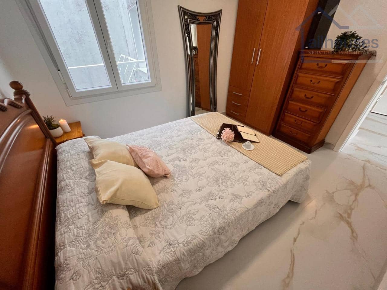 5 bedroom Flat for sale in Pontevedra city - € 300,000 (Ref: 9417265)