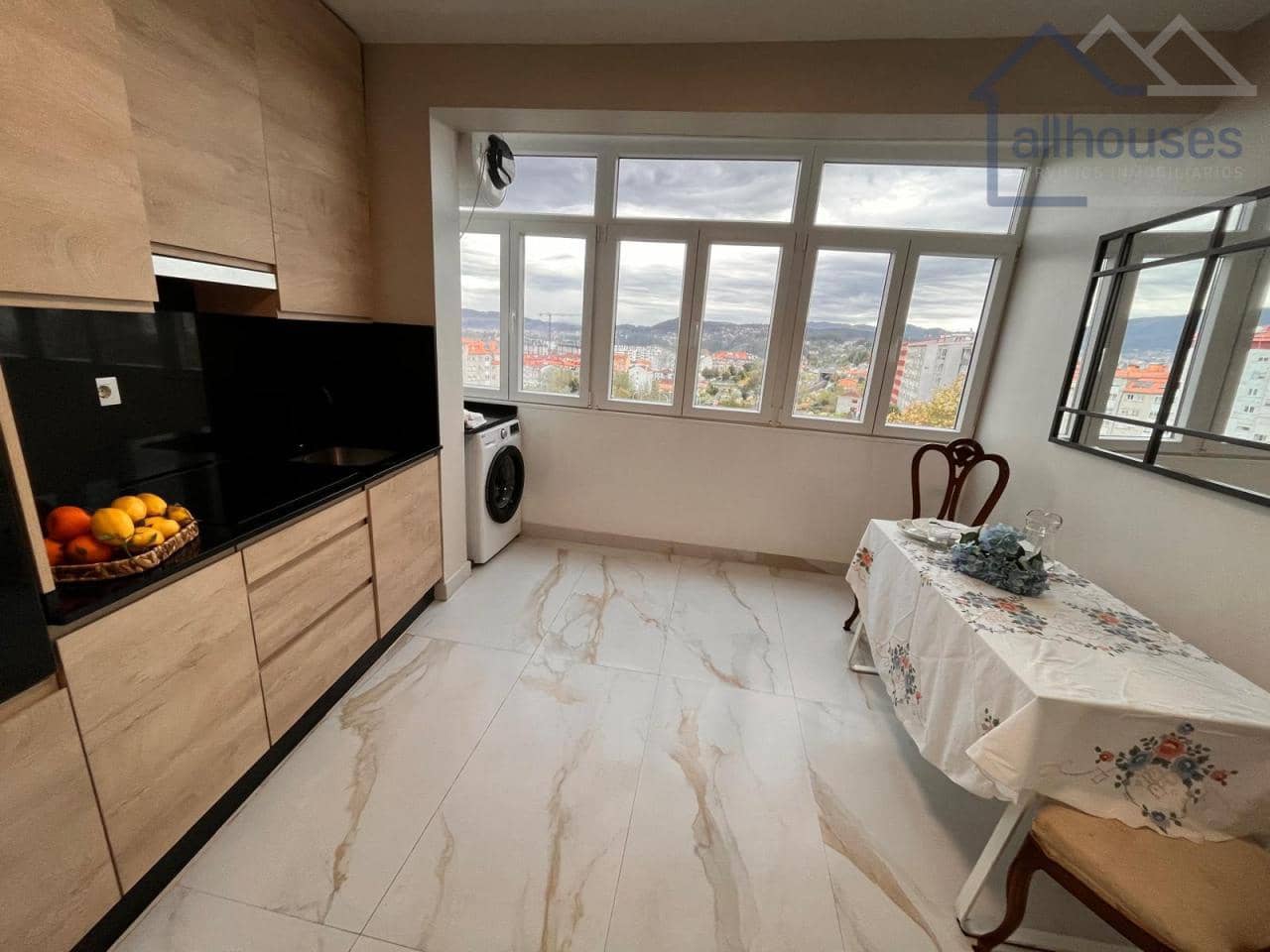 5 bedroom Flat for sale in Pontevedra city - € 300,000 (Ref: 9417265)