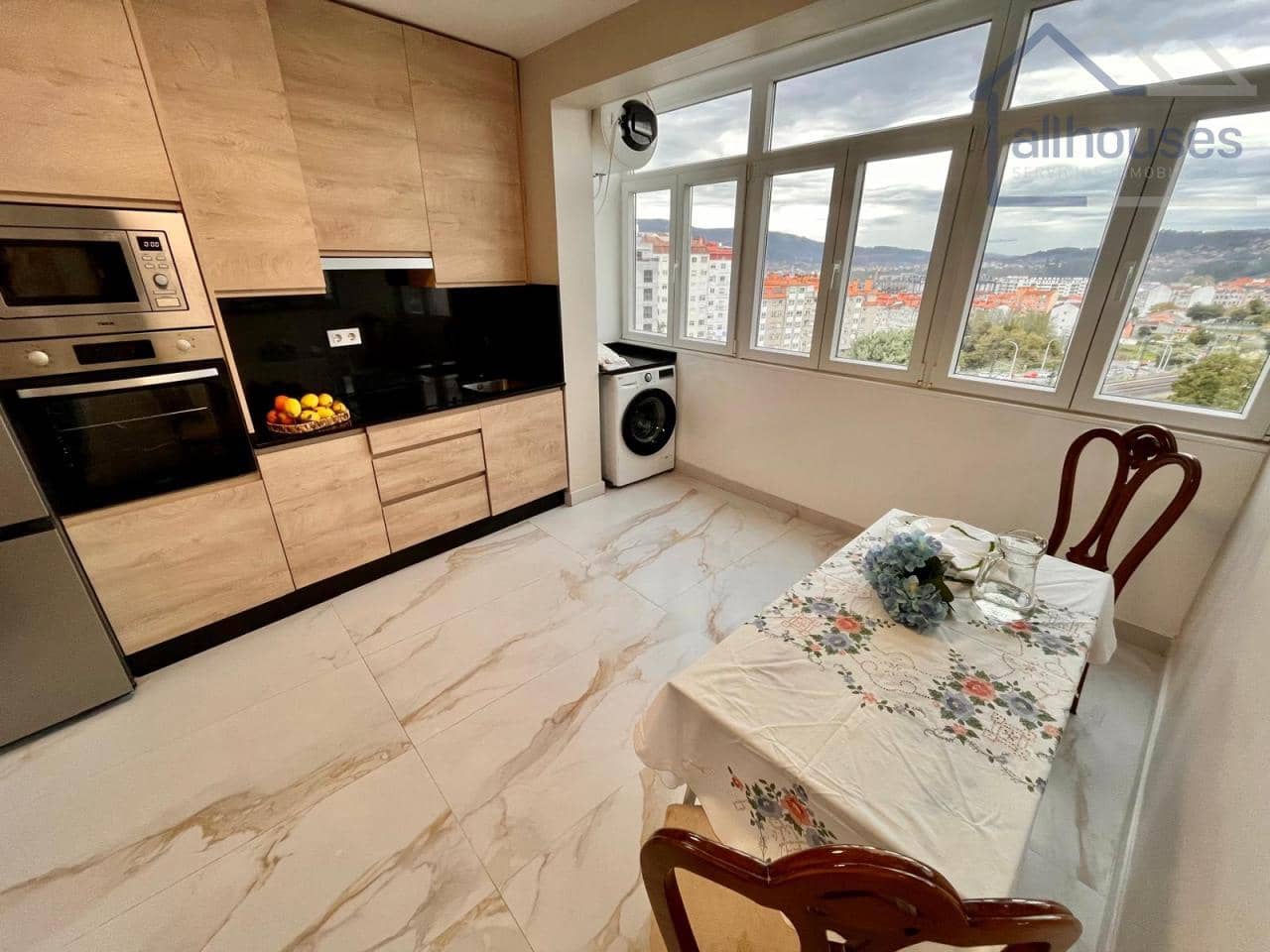 5 bedroom Flat for sale in Pontevedra city - € 300,000 (Ref: 9417265)