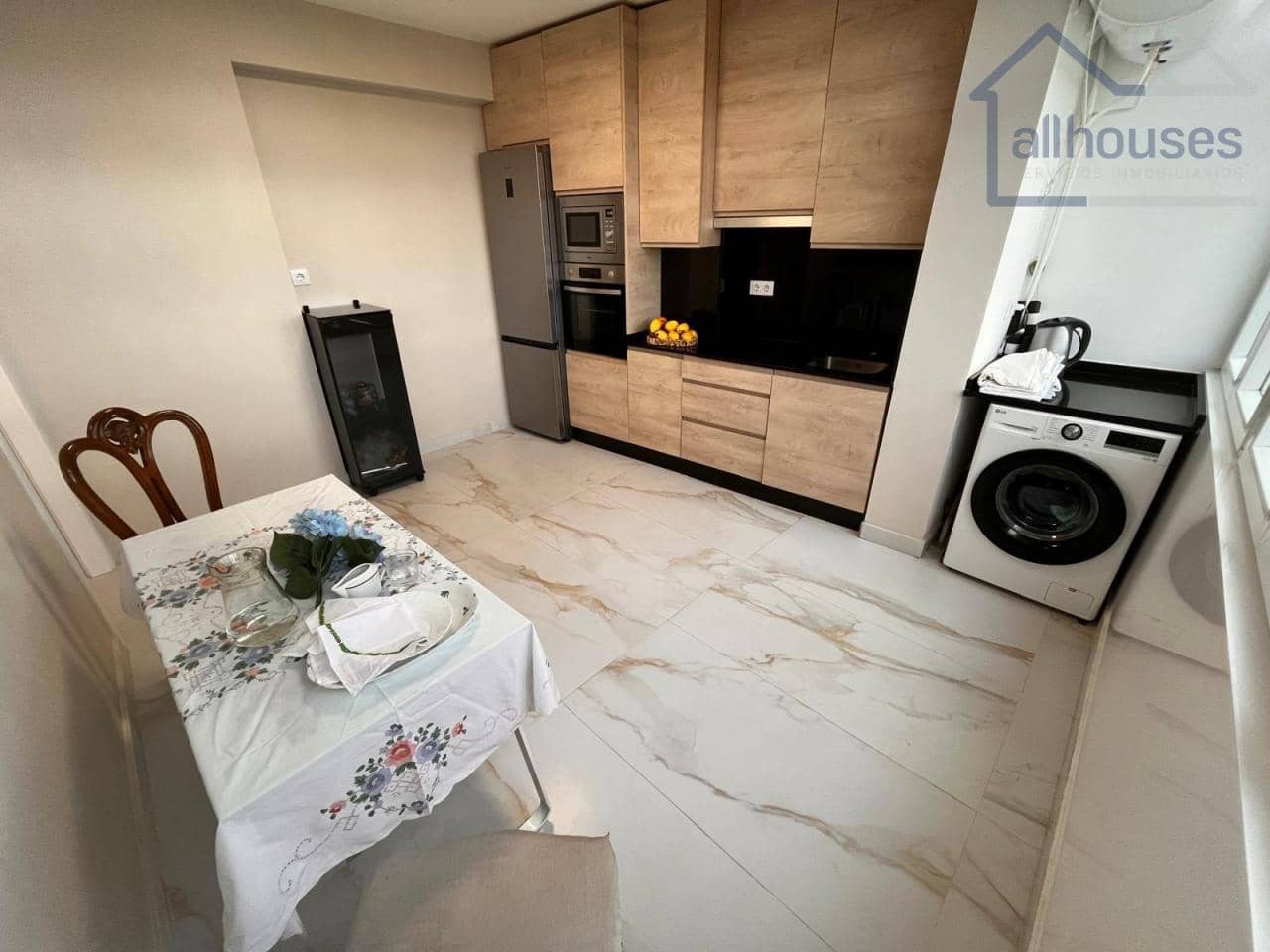 5 bedroom Flat for sale in Pontevedra city - € 300,000 (Ref: 9417265)