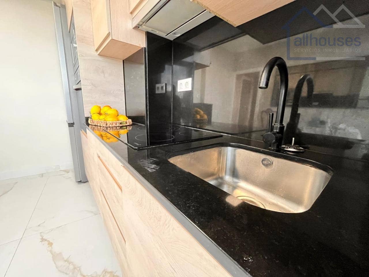 5 bedroom Flat for sale in Pontevedra city - € 300,000 (Ref: 9417265)