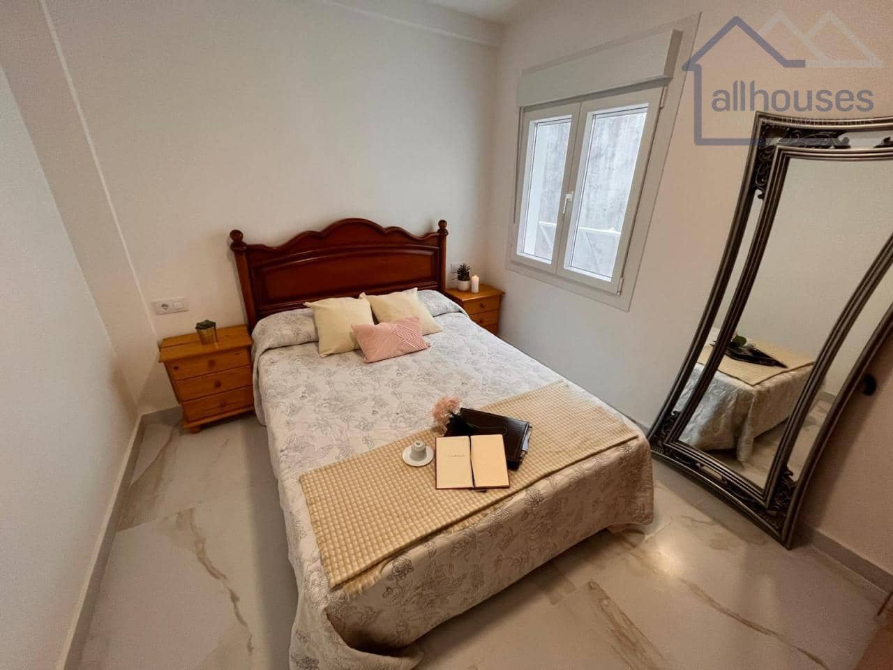 5 bedroom Flat for sale in Pontevedra city - € 300,000 (Ref: 9417265)