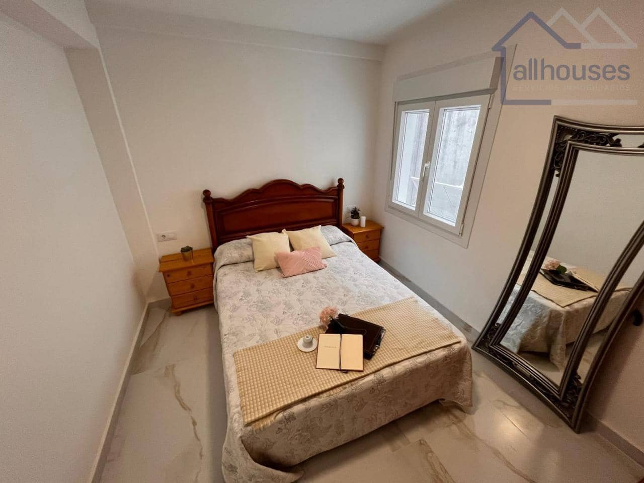 5 bedroom Flat for sale in Pontevedra city - € 300,000 (Ref: 9417265)