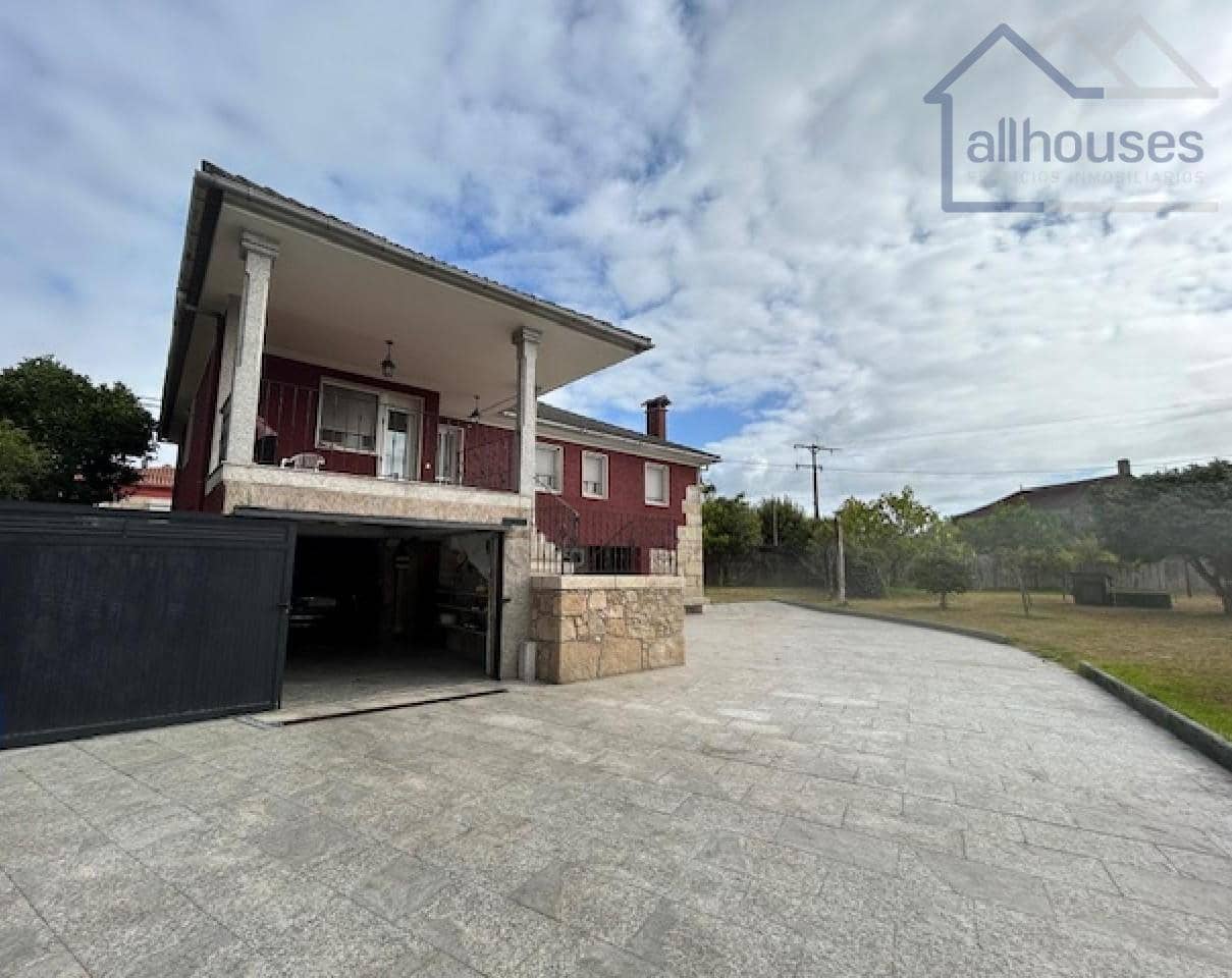 4 bedroom Townhouse for sale in Tui with garage - € 360,000 (Ref: 9417270)