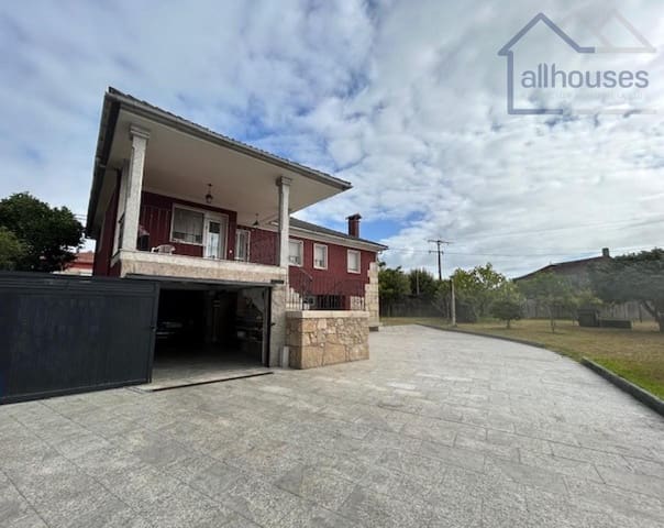 4 bedroom Townhouse for sale in Tui with garage - € 360,000 (Ref: 9417270)