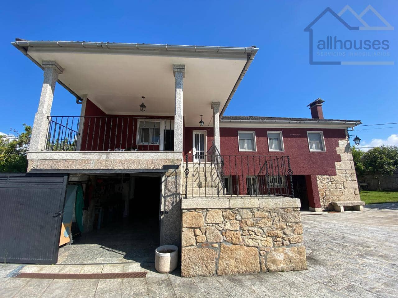 4 bedroom Townhouse for sale in Tui with garage - € 360,000 (Ref: 9417270)