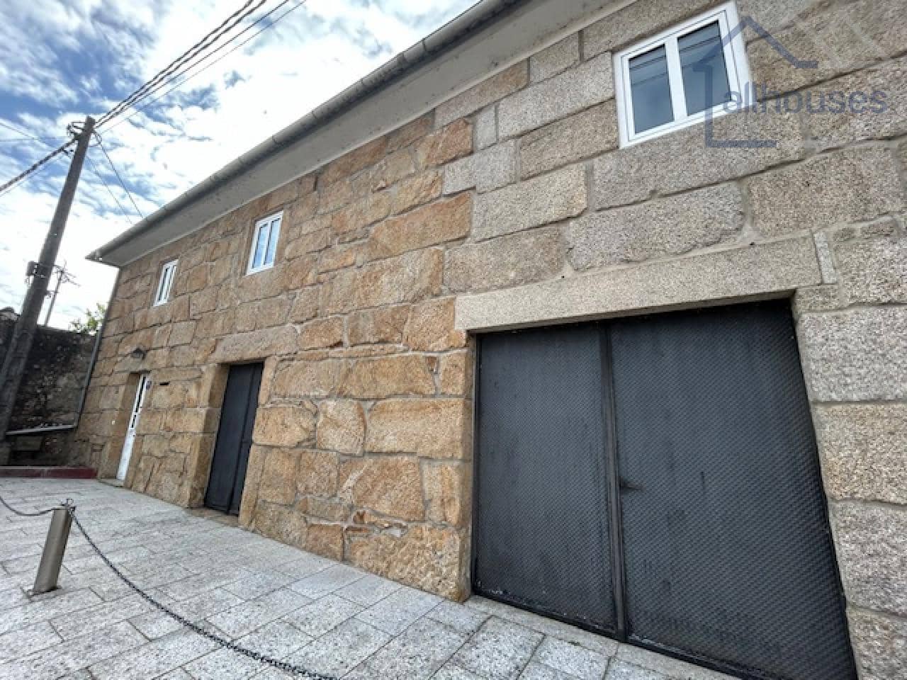 4 bedroom Townhouse for sale in Tui with garage - € 360,000 (Ref: 9417270)