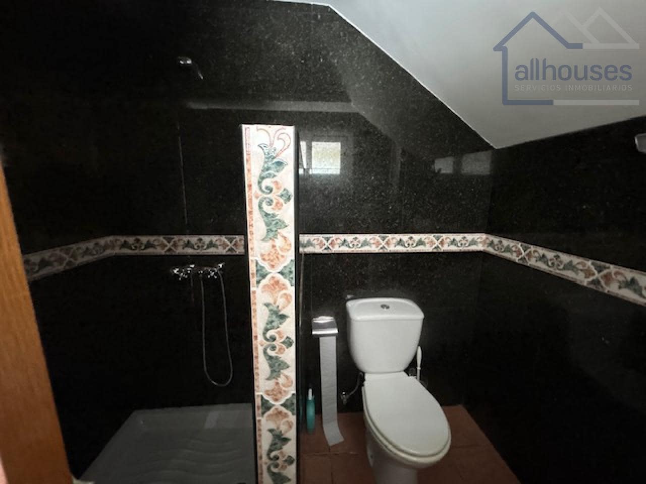 4 bedroom Townhouse for sale in Tui with garage - € 360,000 (Ref: 9417270)