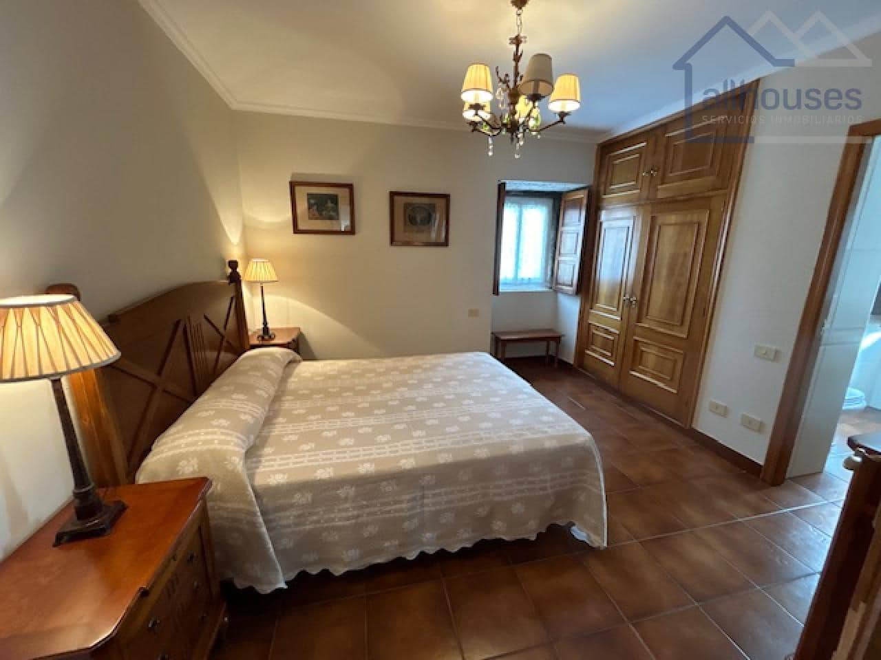 4 bedroom Townhouse for sale in Tui with garage - € 360,000 (Ref: 9417270)